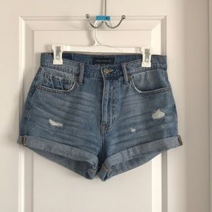 High Waisted Mom-Shorts